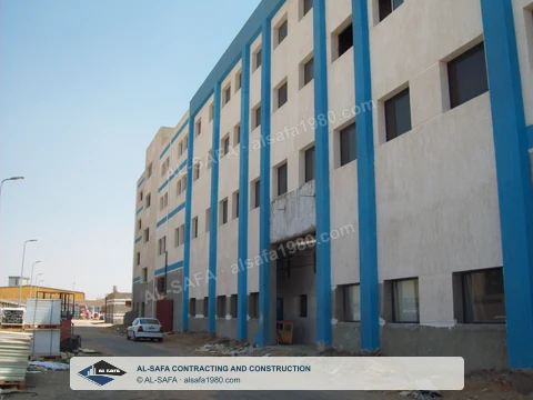 تشطيب واجهات مصنع — أثناء أعمال التشطيب